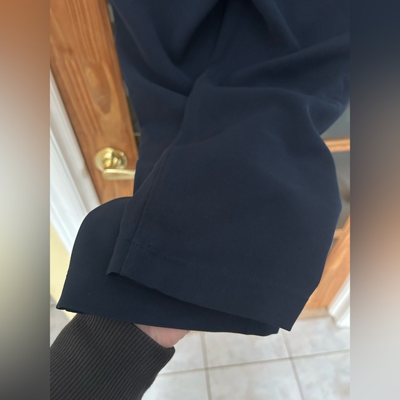 Lululemon On The Fly Crop *Woven 23" - Picture 14 of 15